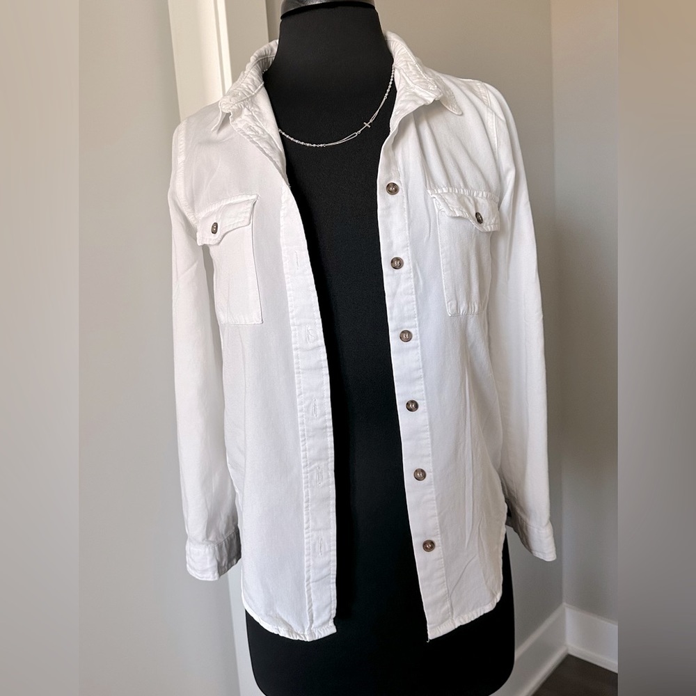 Love tree collared button down size S long sleeve top, very soft great condition